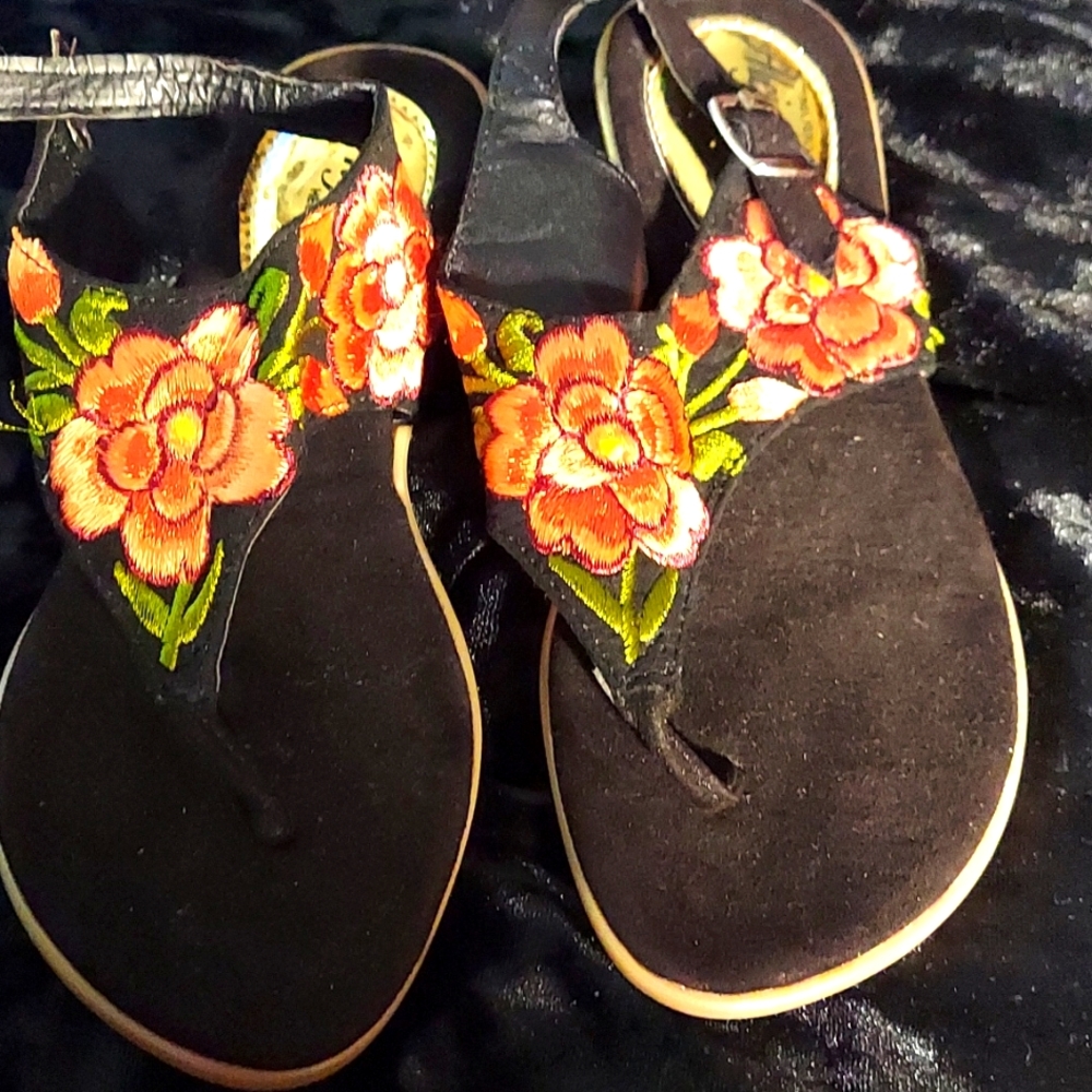 ALEJANDRA black embroide sandles